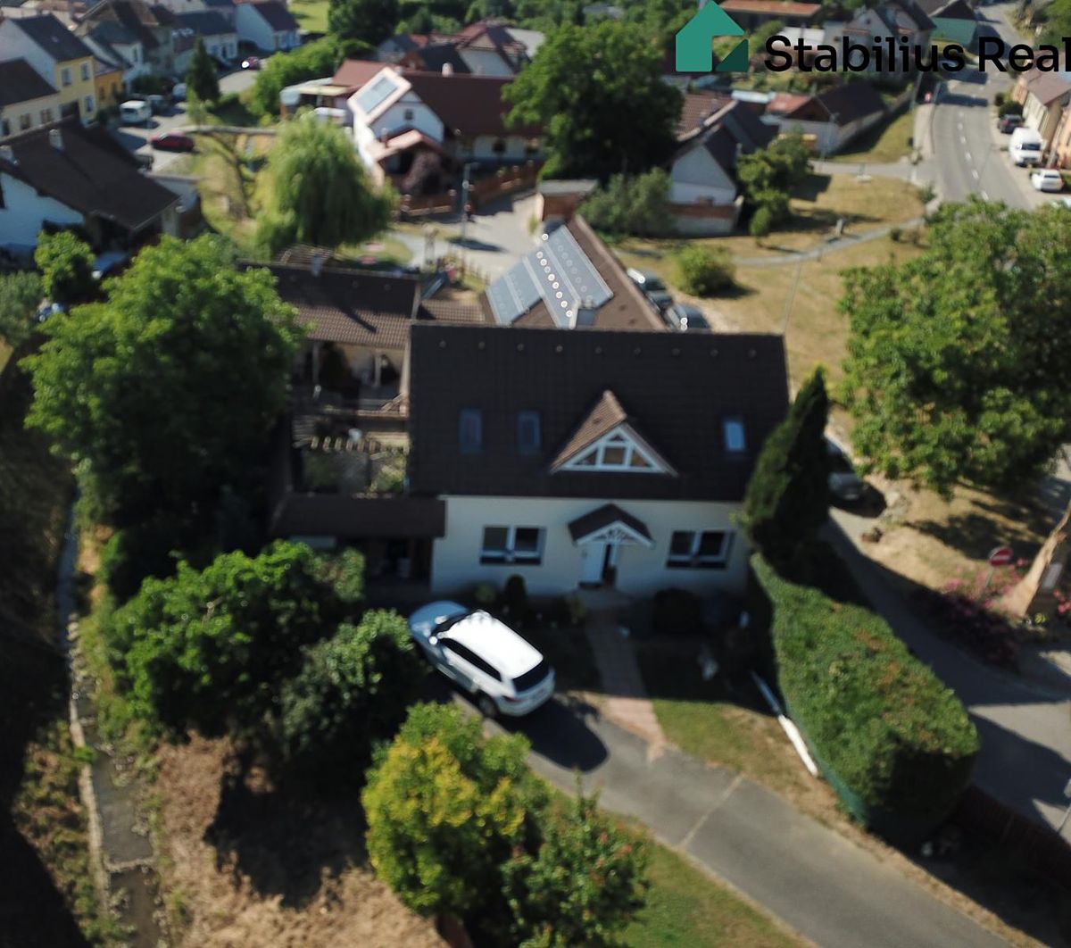 Prodej rodinného domu 264 m², pozemek 475 m² – fotografie 2