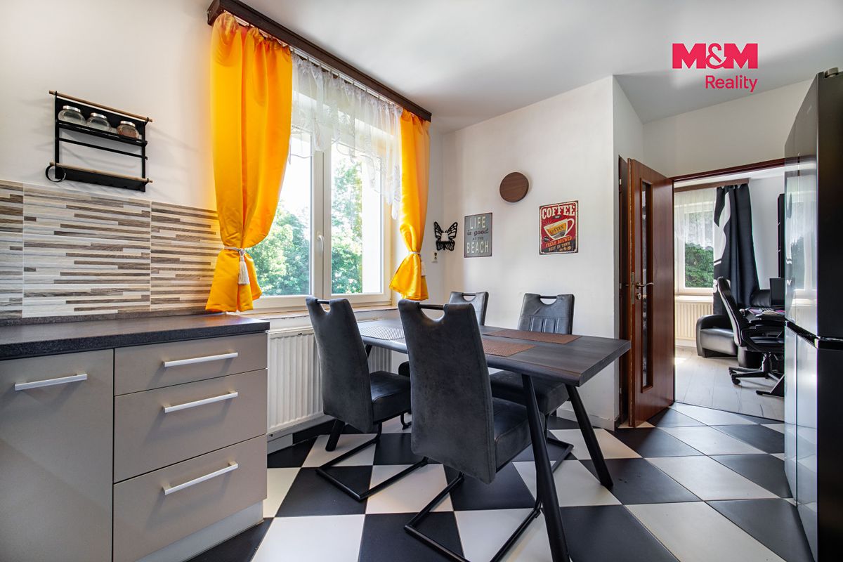 Prodej rodinného domu 300 m², pozemek 633 m² – fotografie 5