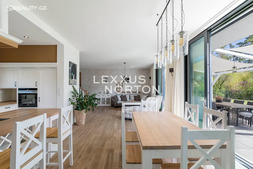 Prodej rodinného domu 199 m², pozemek 599 m² – pohled 6