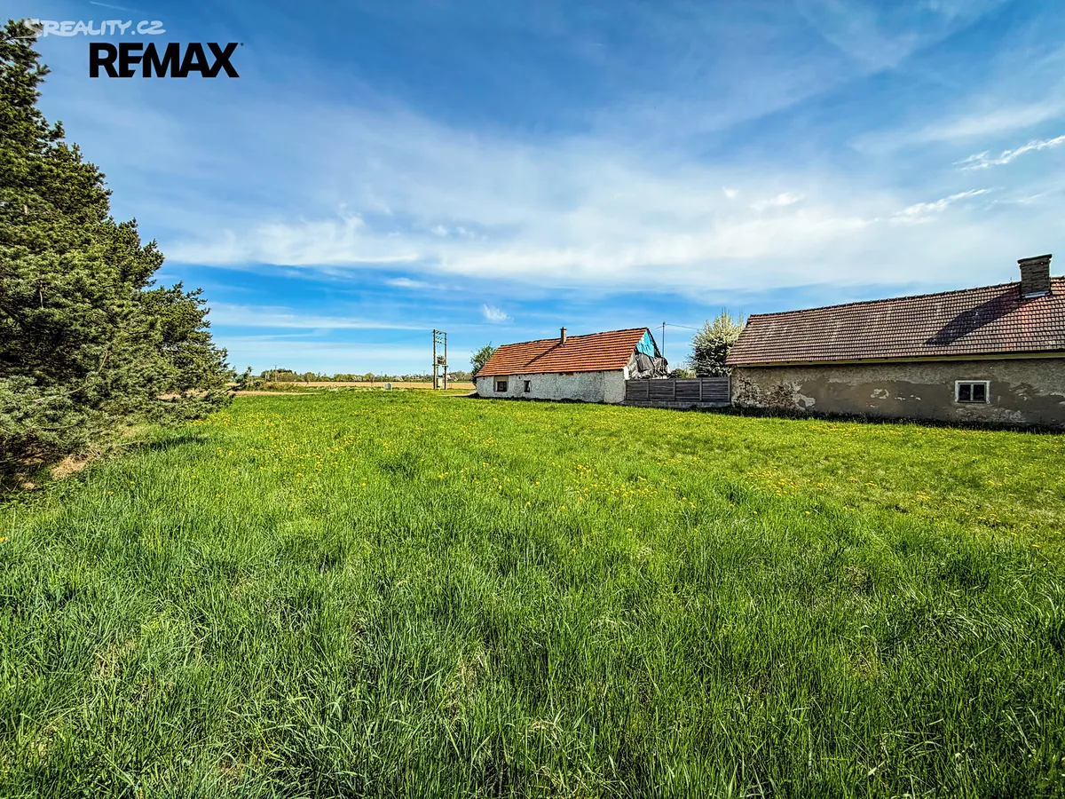 Prodej stavebního pozemku 942 m² – pohled 5
