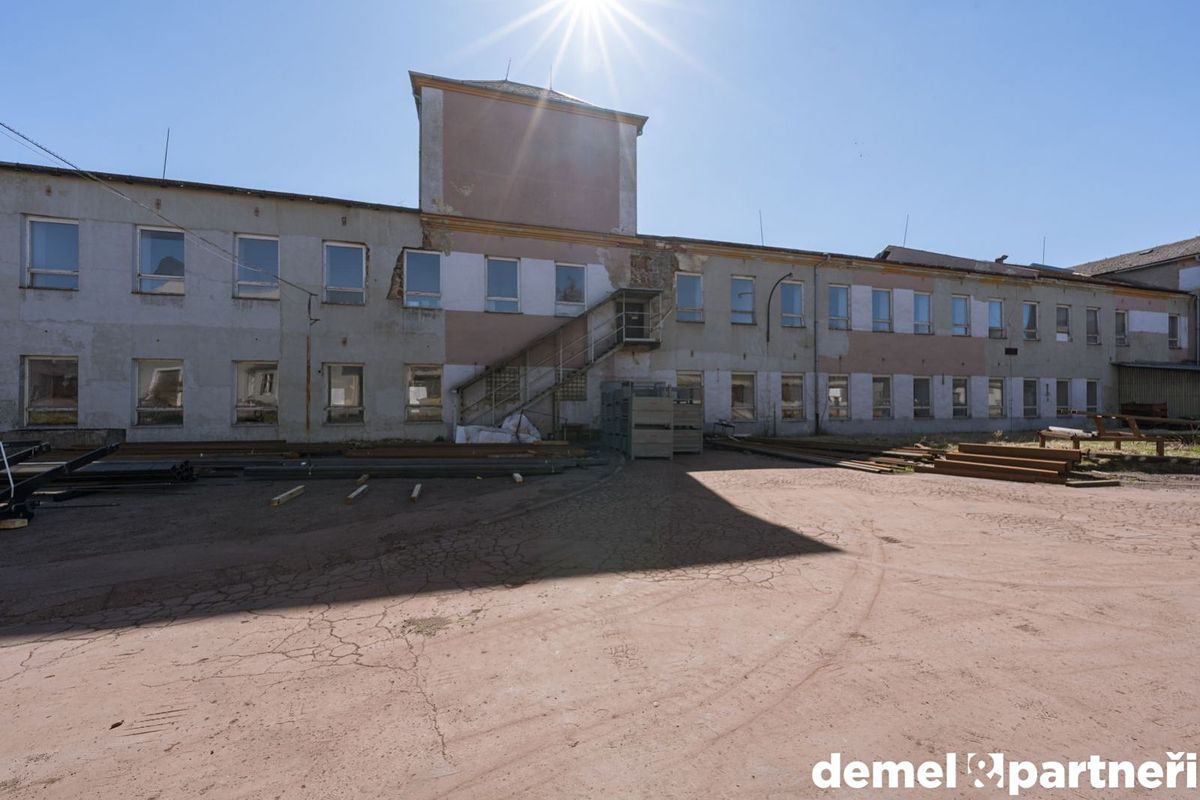 Prodej výrobní haly, prostoru 6500 m²