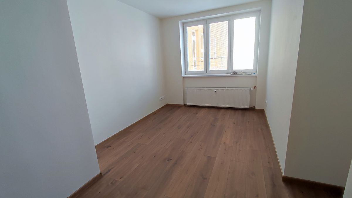 Prodej kanceláře 86 m² – fotografie 2