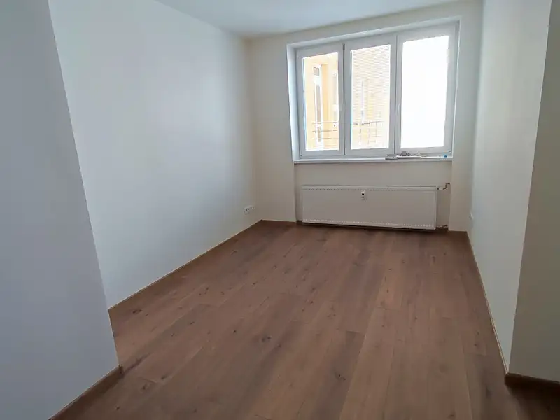 Prodej kanceláře 86 m², Praha – náhled fotky 2