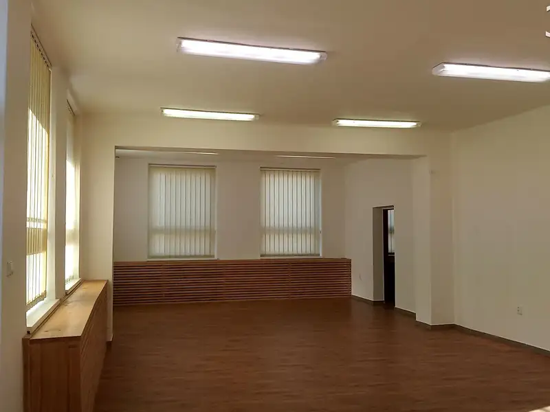 Pronájem obchodního prostoru 195 m², Hranice – náhled fotky 3