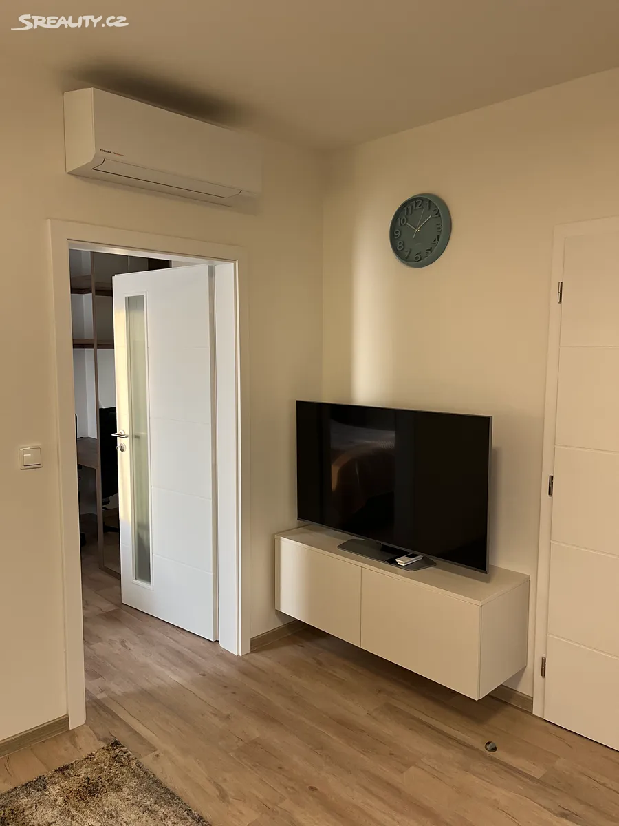 Pronájem bytu 2+kk 40 m² – pohled 6
