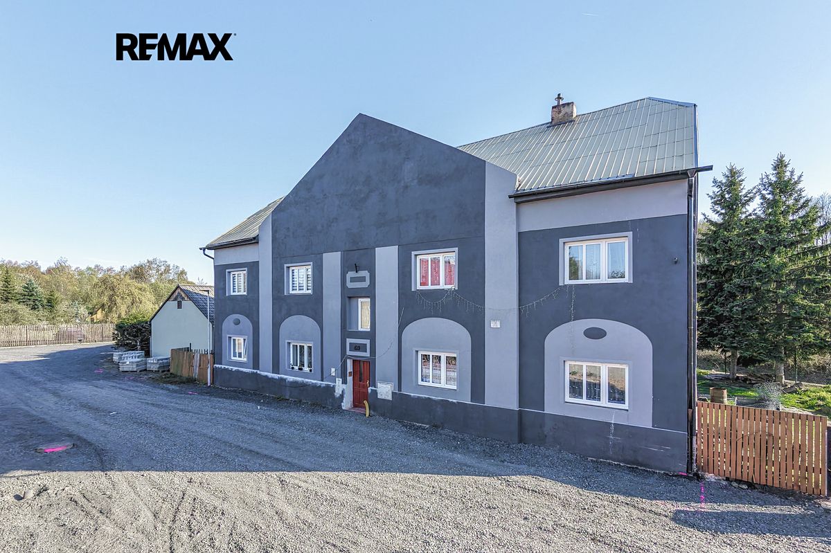 Prodej vícegeneračního domu 270 m², pozemek 777 m² – fotografie 2