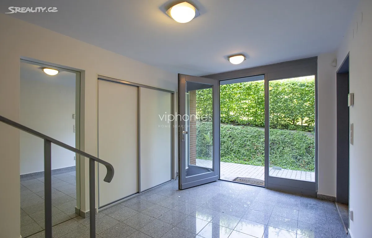 Pronájem vily 230 m², pozemek 578 m² – další
