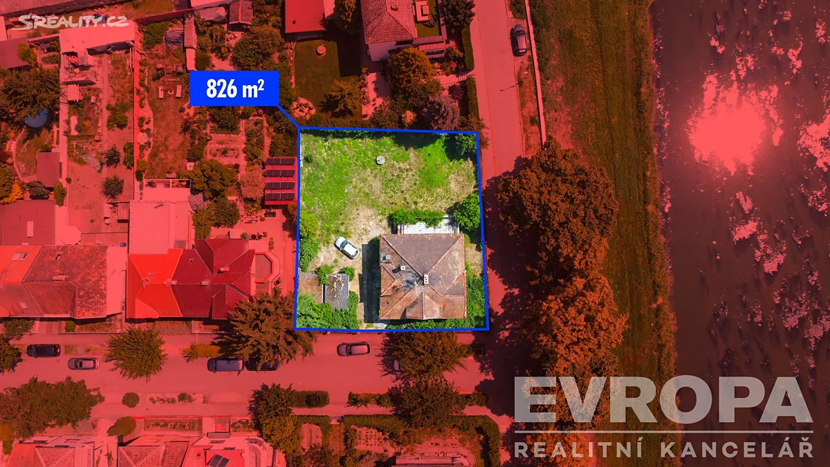 Prodej rodinného domu 300 m², pozemek 826 m² – pohled 4