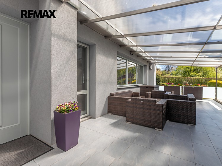 Prodej domu, 227 m² (3 z 39)