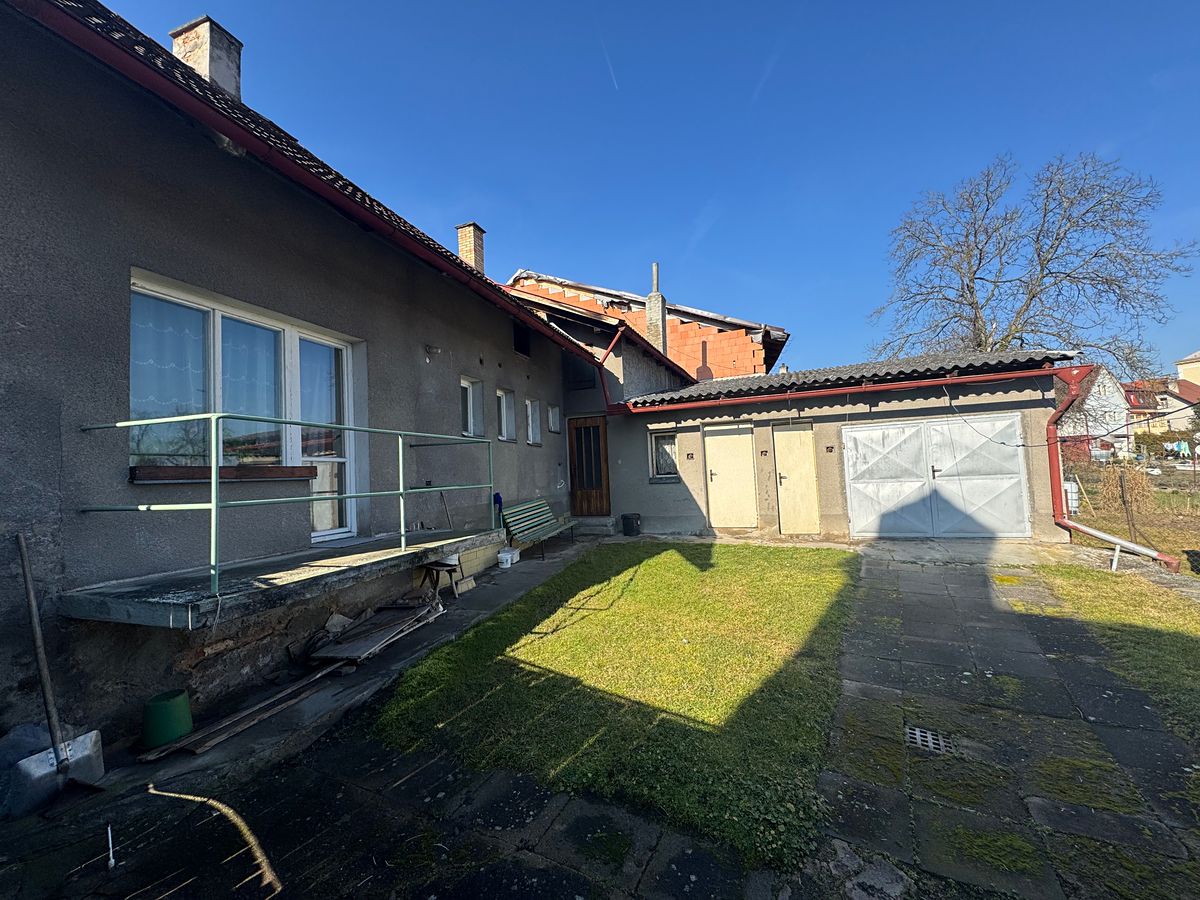Prodej rodinného domu 324 m², pozemek 212 m² – fotografie 3