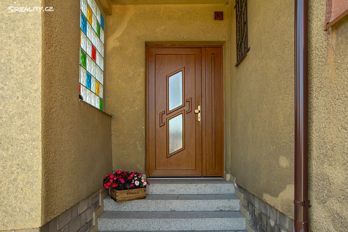 Prodej rodinného domu 330 m², pozemek 1142 m² – pohled 4