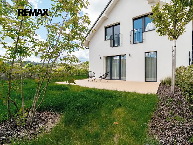 Prodej rodinného domu 138 m², pozemek 361 m², Lysice – náhled fotky 1
