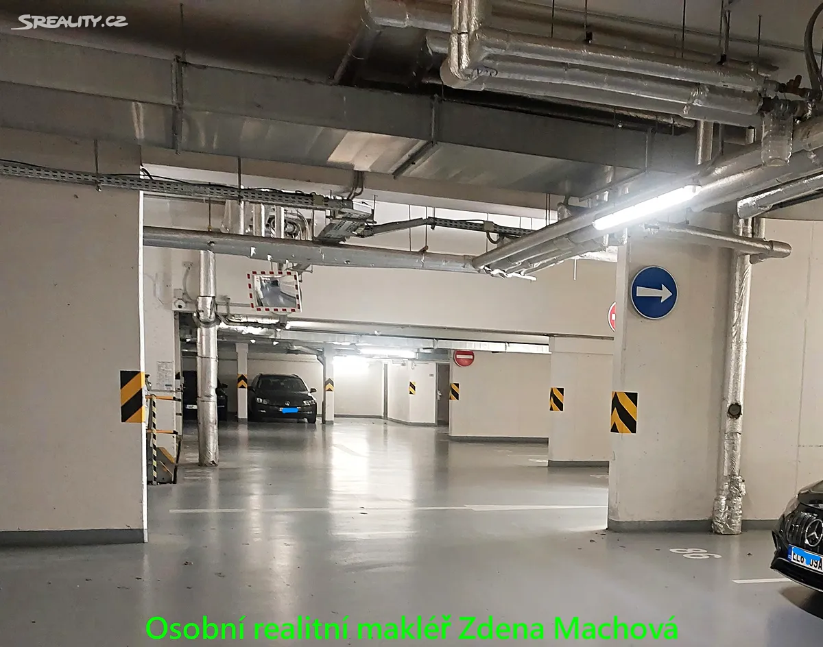 Pronájem garážového stání 18 m² – pohled 5