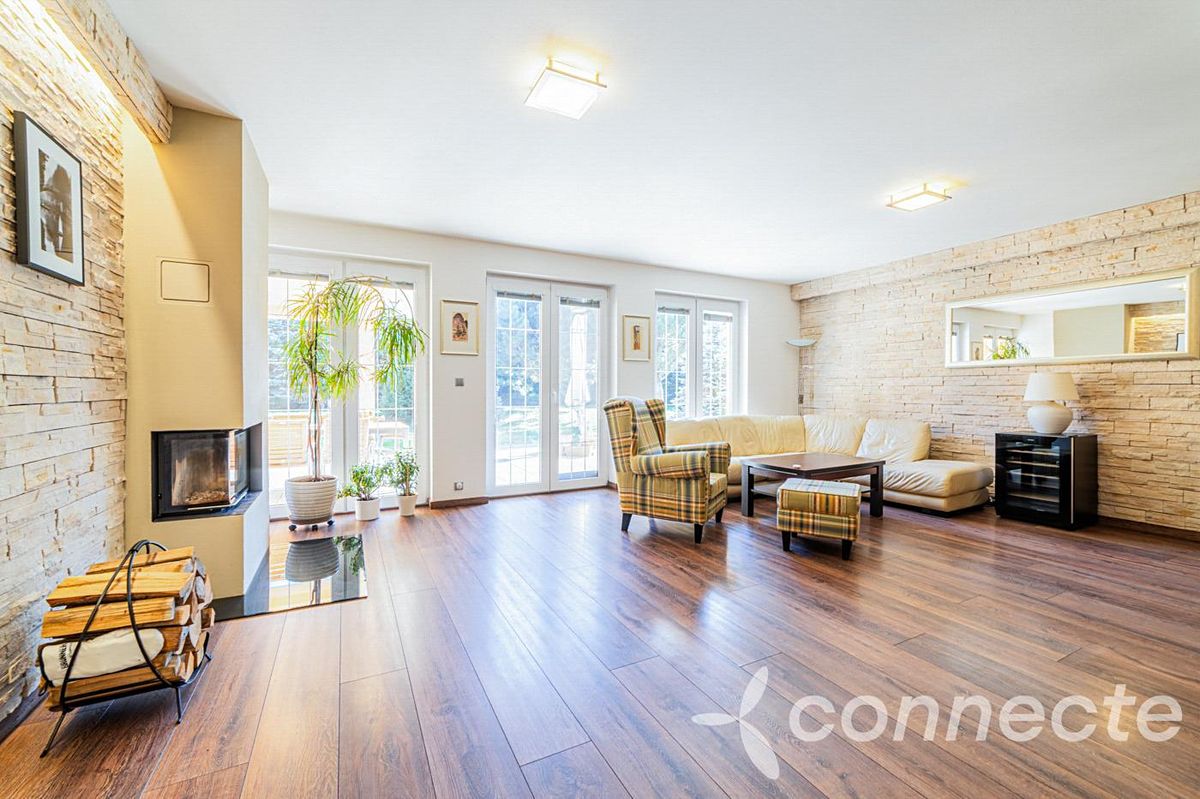 Prodej rodinného domu 267 m², pozemek 1202 m² – fotografie 2