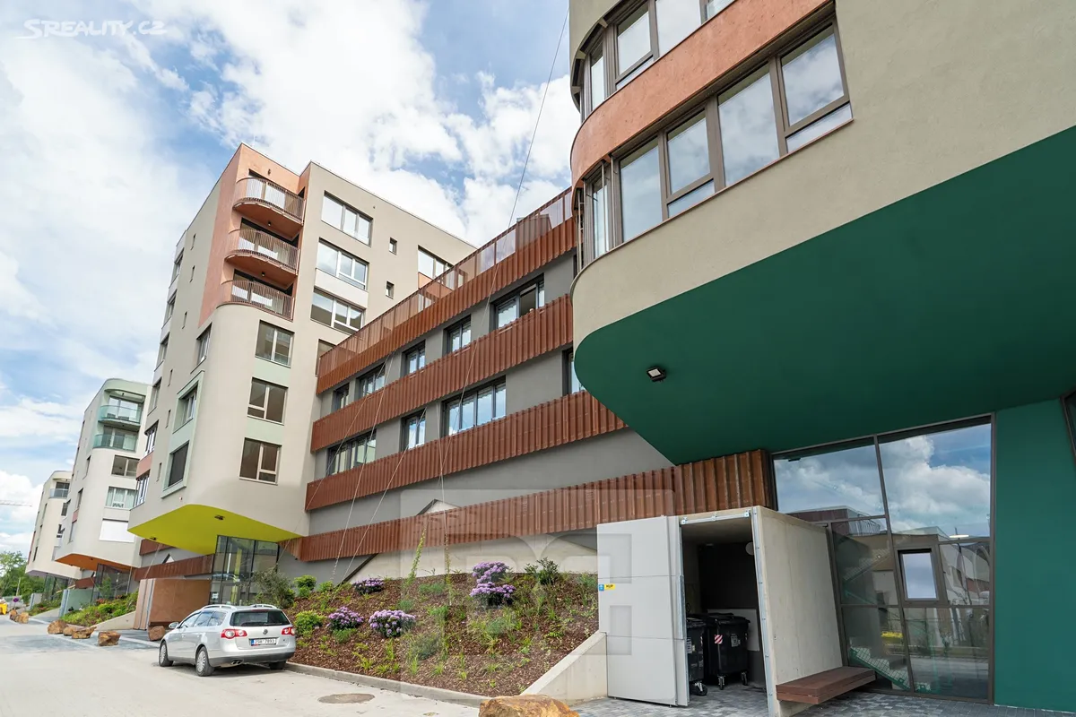 Pronájem garážového stání 15 m² – pohled 4