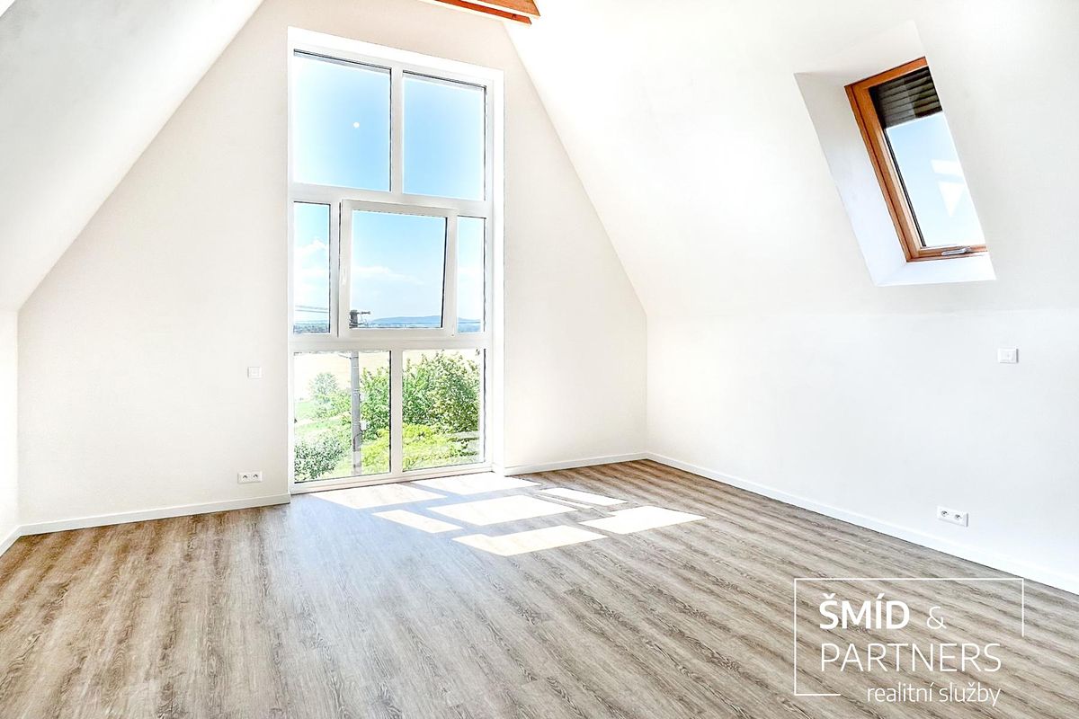 Prodej rodinného domu 230 m², pozemek 448 m² – fotografie 3
