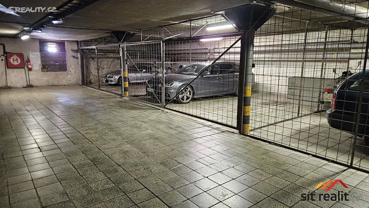 Pronájem garážového stání 21 m² – pohled 6