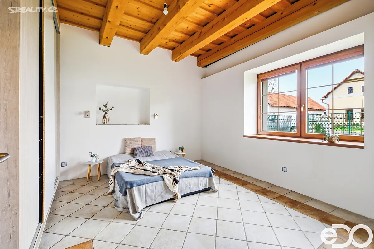 Prodej rodinného domu 400 m², pozemek 2464 m² – pohled 4