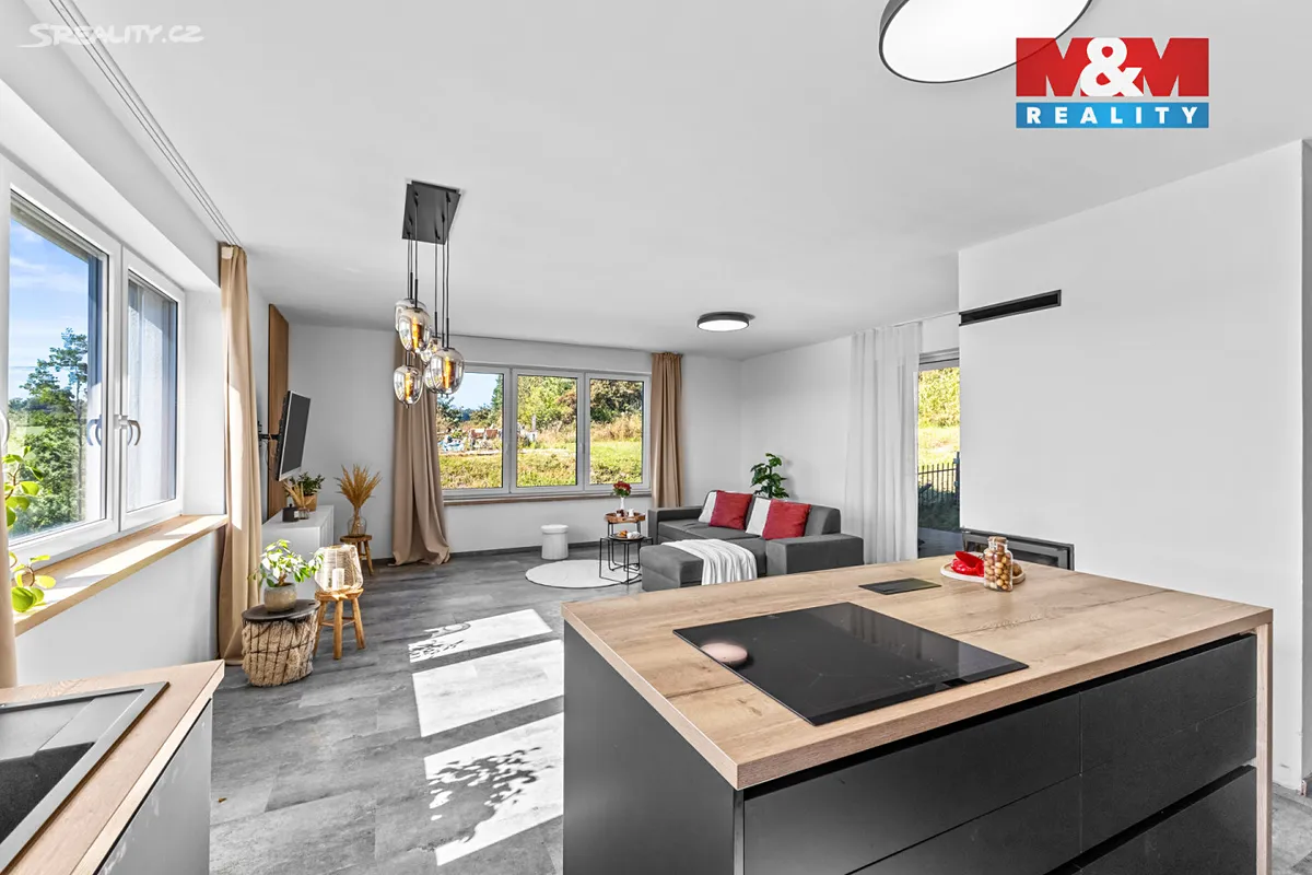 Prodej rodinného domu 216 m², pozemek 1269 m² – pohled 3