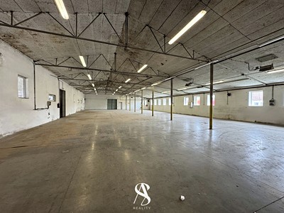 Pronájem skladového prostoru 1 354 m²