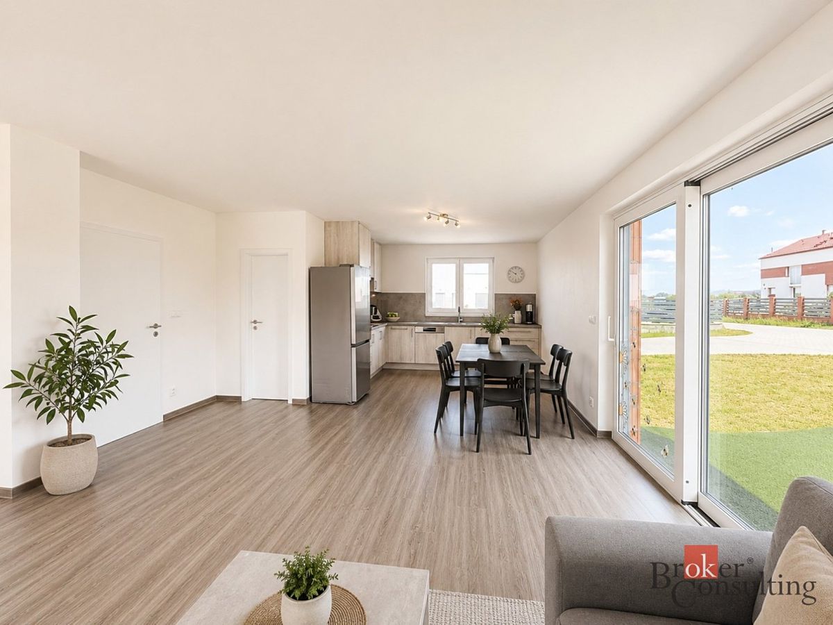 Prodej rodinného domu 240 m², pozemek 652 m² – fotografie 4