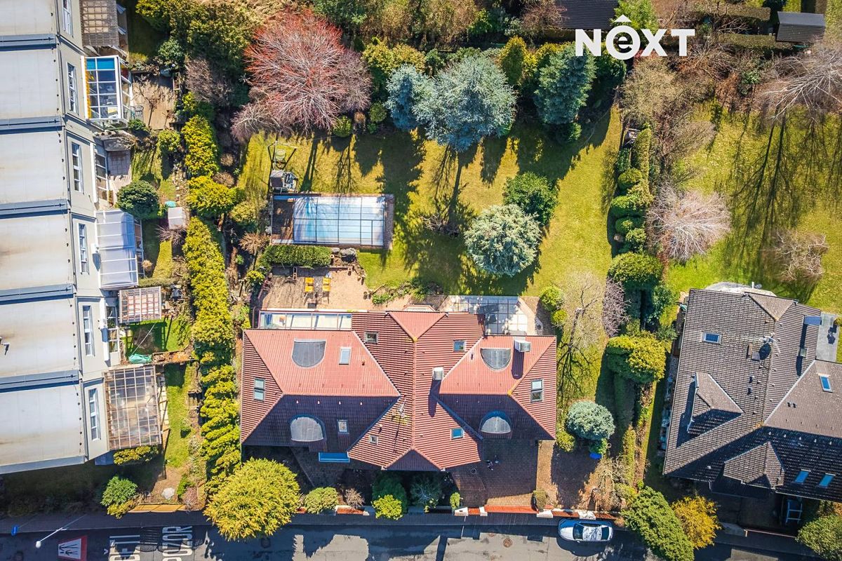 Prodej vily 420 m², pozemek 1542 m² – fotografie 2