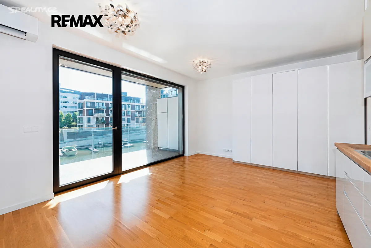 Pronájem bytu 1+kk 32 m² – pohled 3