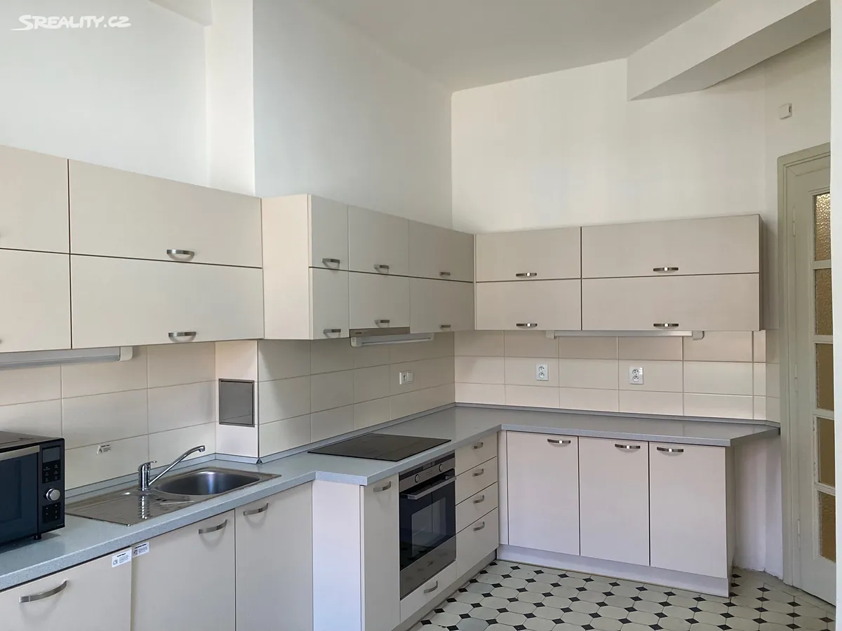 Pronájem bytu 3+1 113 m² – pohled 2