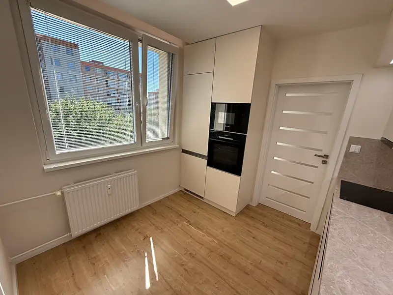 Prodej bytu 3+1 72 m², Zlín – náhled fotky 3