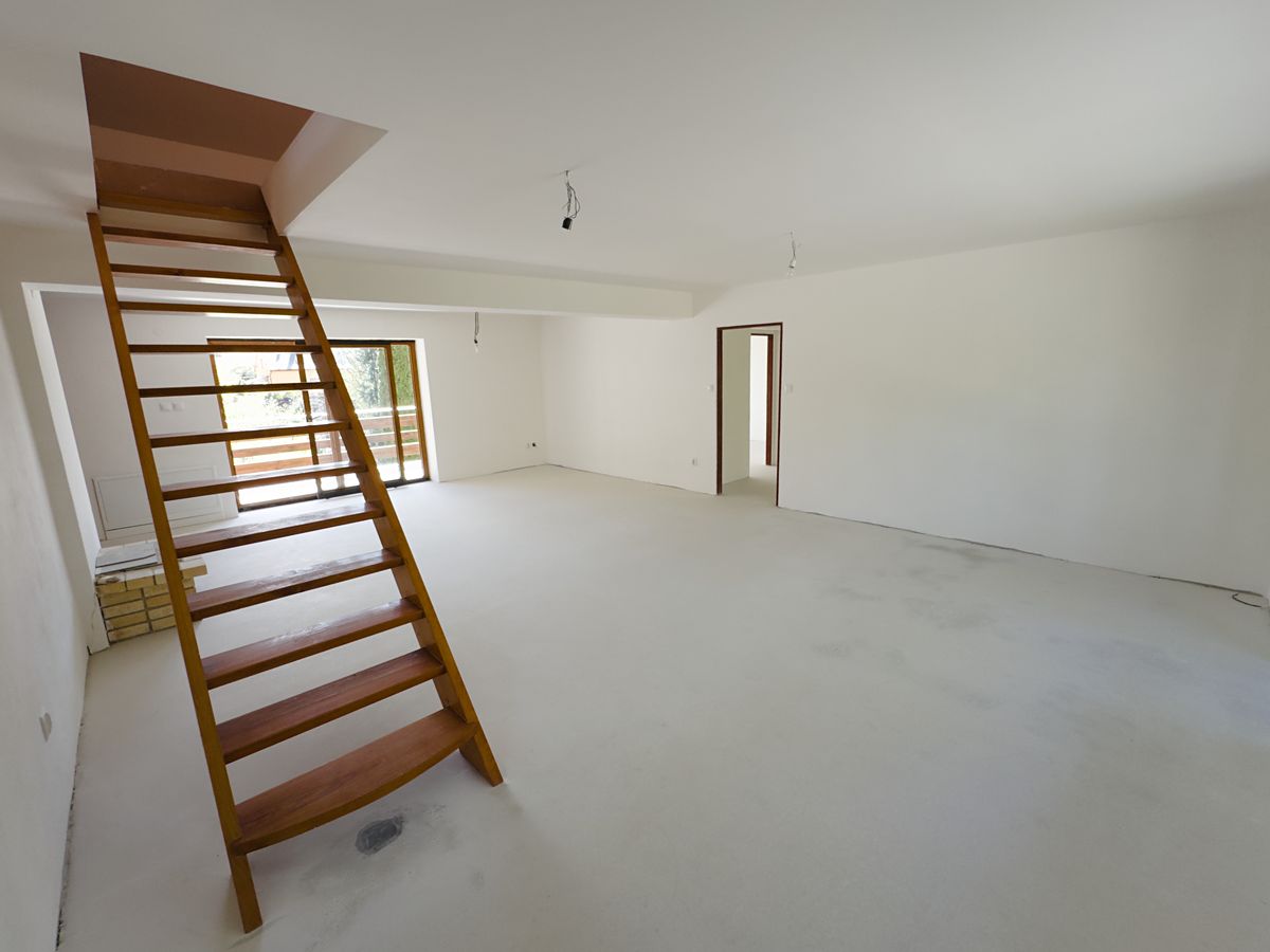 Prodej rodinného domu 572 m², pozemek 697 m² – fotografie 3