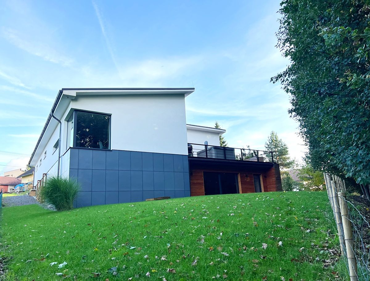 Prodej rodinného domu 261 m², pozemek 962 m² – fotografie 2