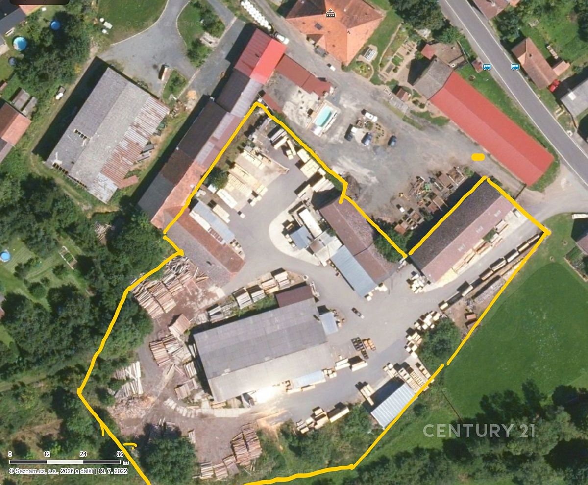 Pronájem komerční nemovitosti 2215 m²