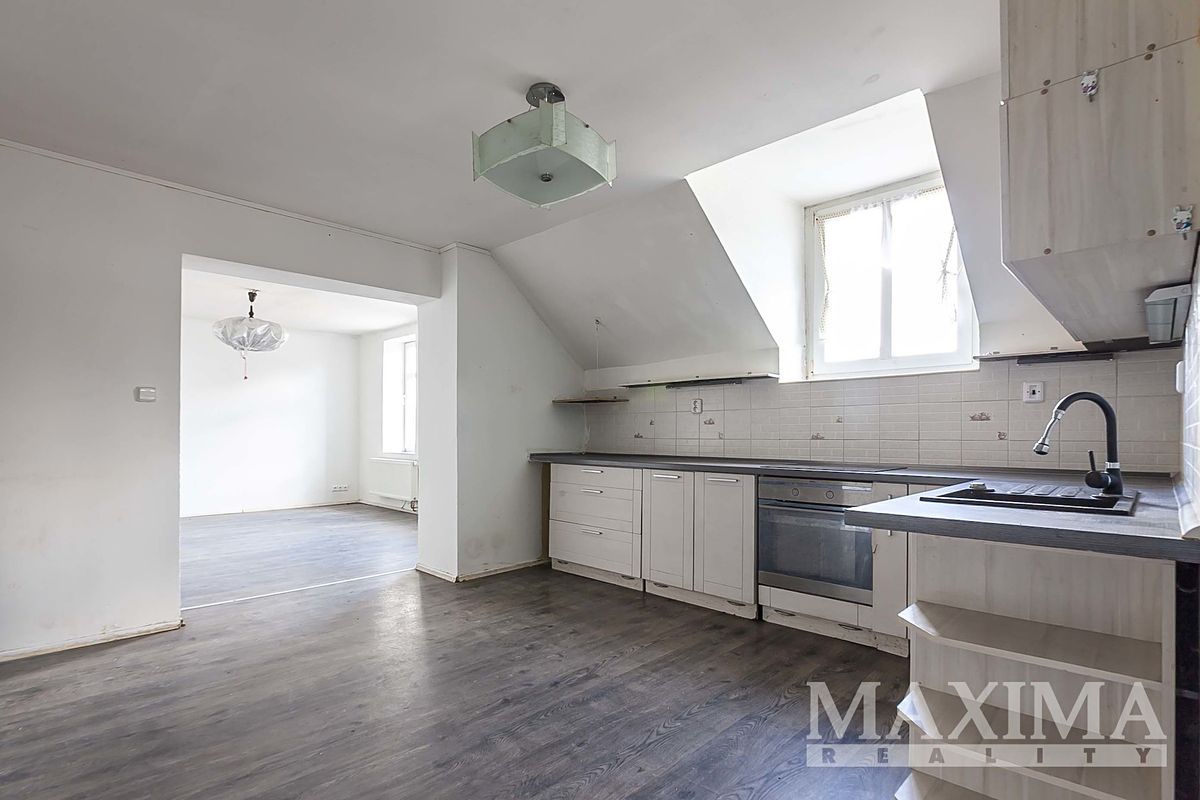 Prodej rodinného domu 471 m², pozemek 322 m² – fotografie 5