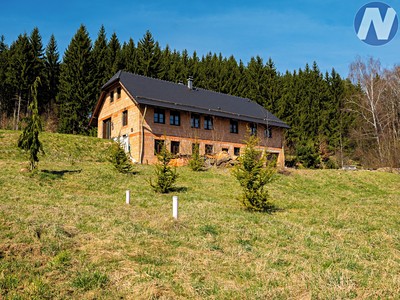 Prodej  rodinného domu 440 m², pozemek 21 082 m²