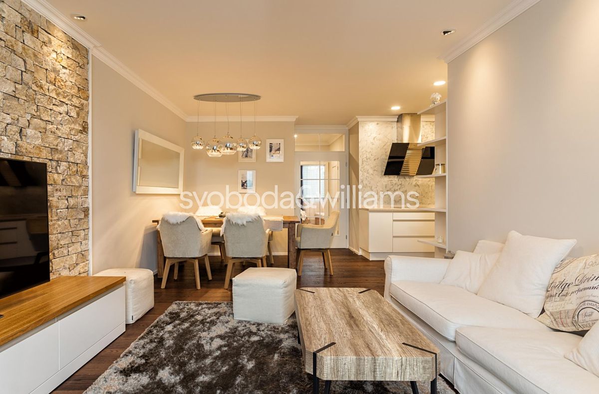 Pronájem bytu 4+kk 100 m² – fotografie 3