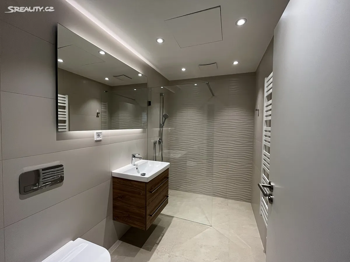 Pronájem bytu 1+kk 32 m² – pohled 6