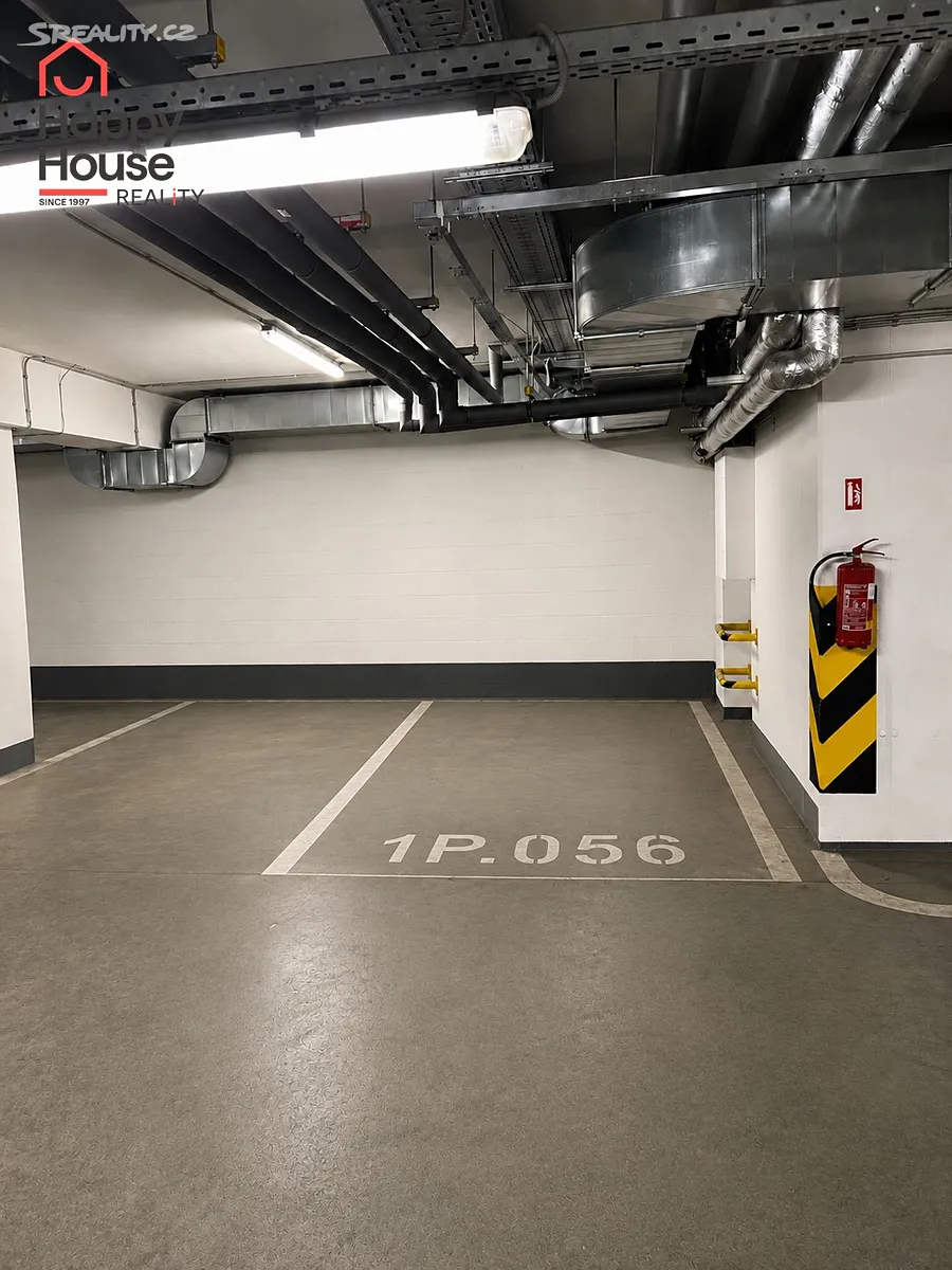 Pronájem garážového stání 12 m² – pohled 4
