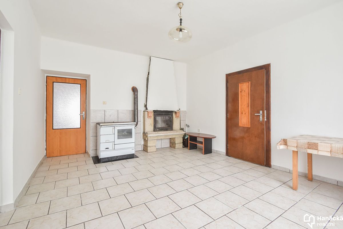 Prodej rodinného domu 290 m², pozemek 1031 m² – fotografie 4