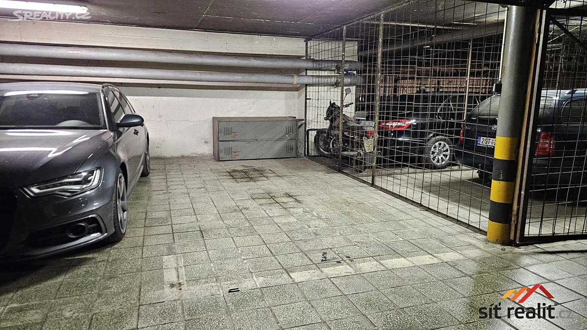 Pronájem garážového stání 21 m², Praha