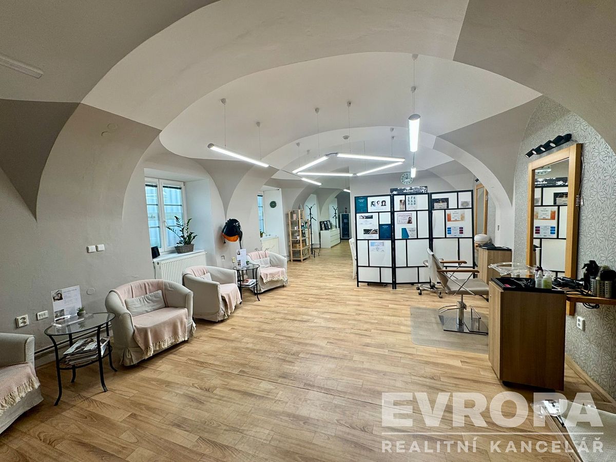 Pronájem obchodního prostoru 155 m² – fotografie 2