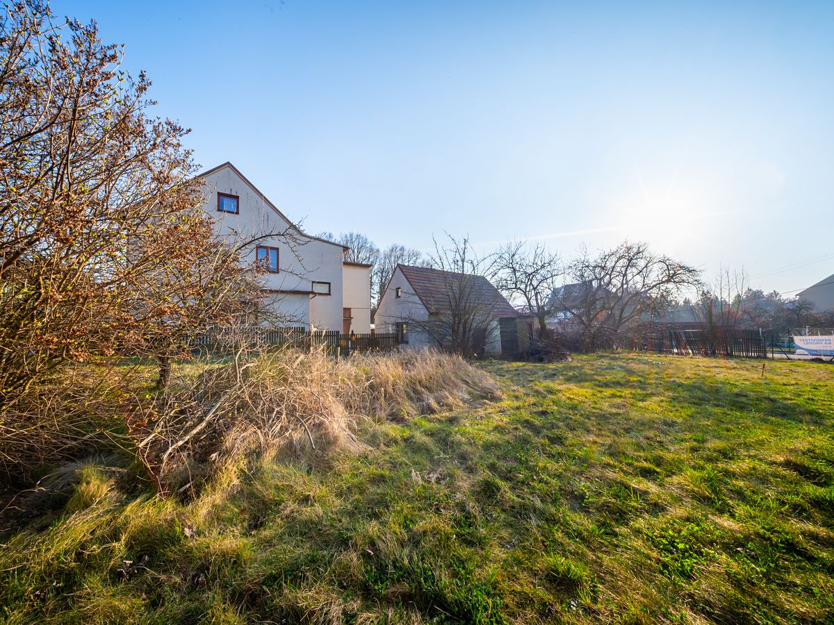 Prodej stavebního pozemku 806 m² – fotografie 3