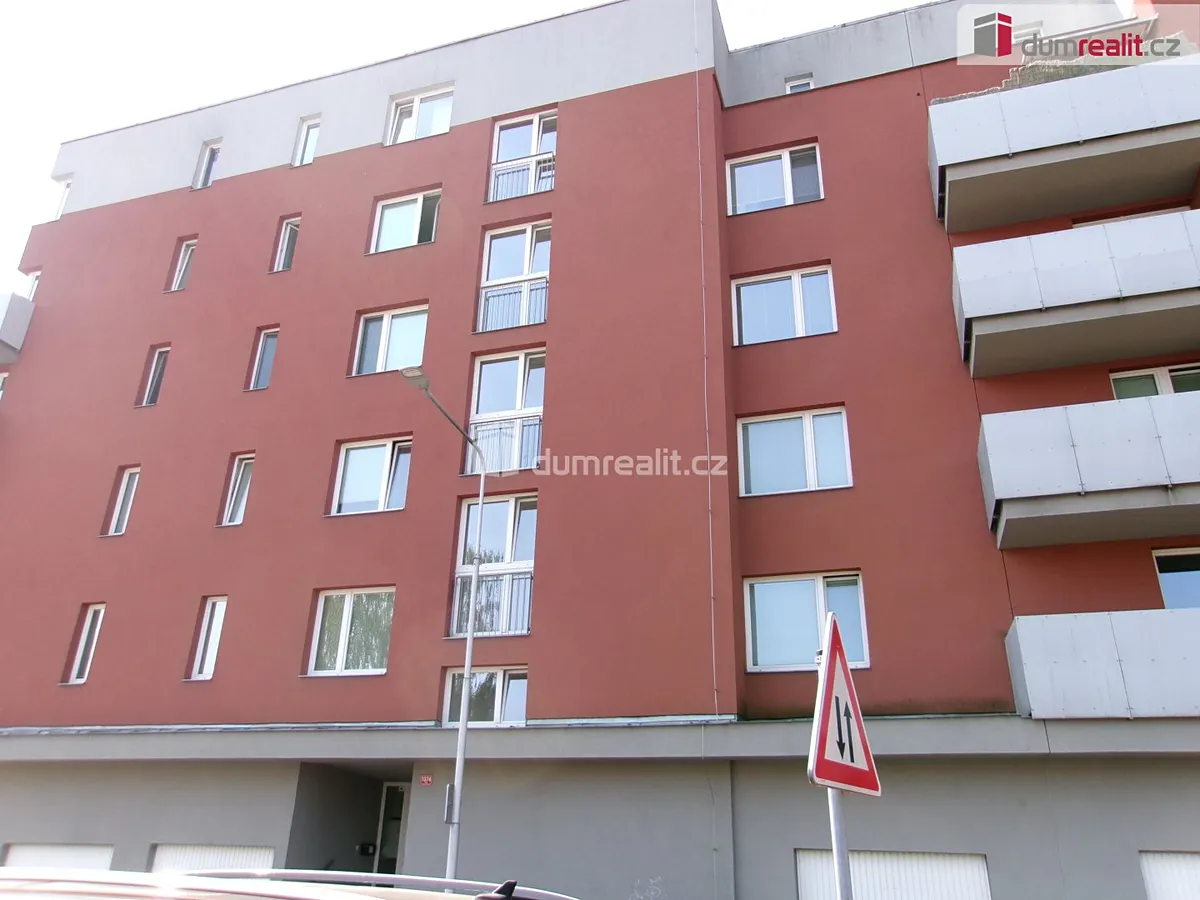 Pronájem bytu 1+kk 40 m² – pohled 2