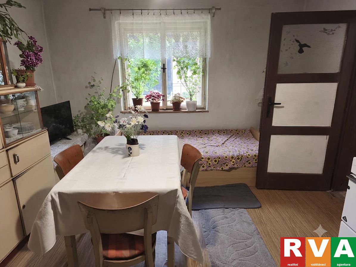 Prodej rodinného domu 100 m², pozemek 904 m² – fotografie 5