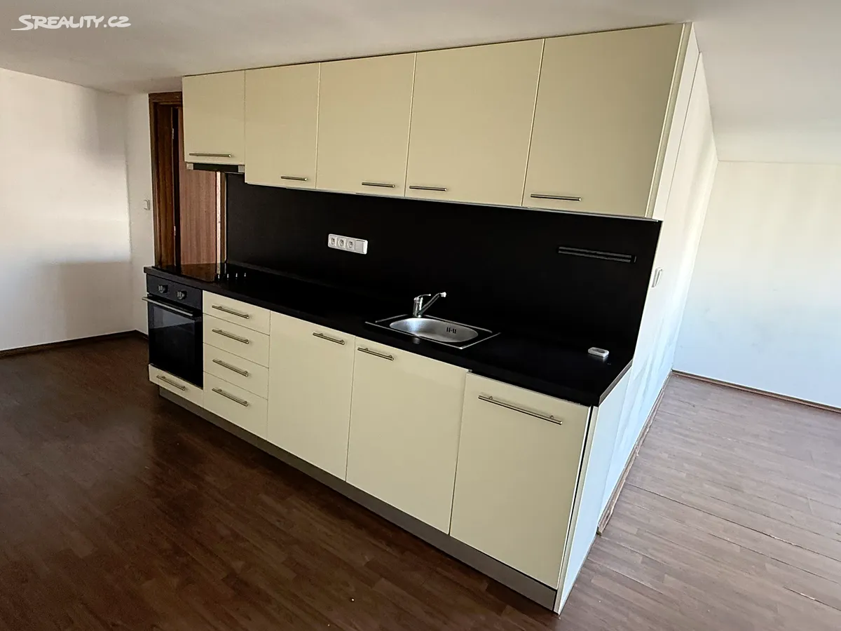 Pronájem bytu 2+kk 52 m² – pohled 2