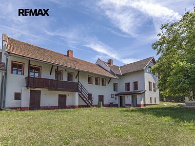 Prodej rodinného domu 450 m², pozemek 2573 m²
