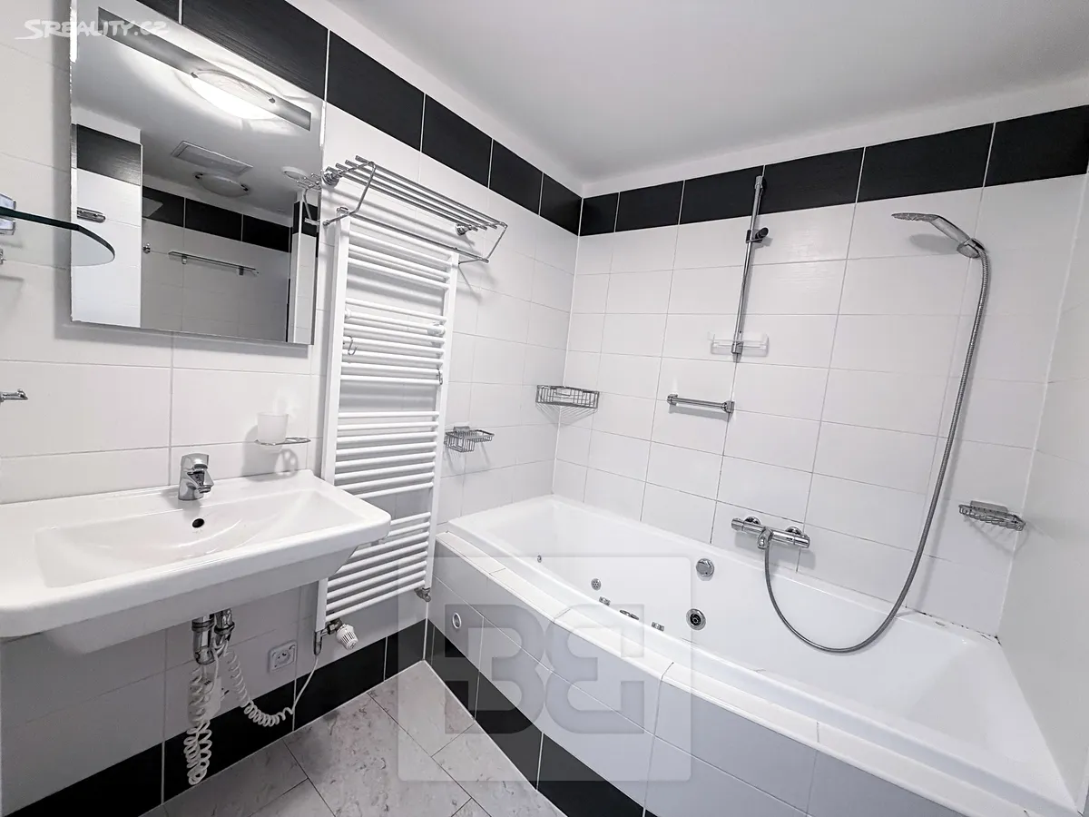 Pronájem bytu 2+1 85 m² - Więcej