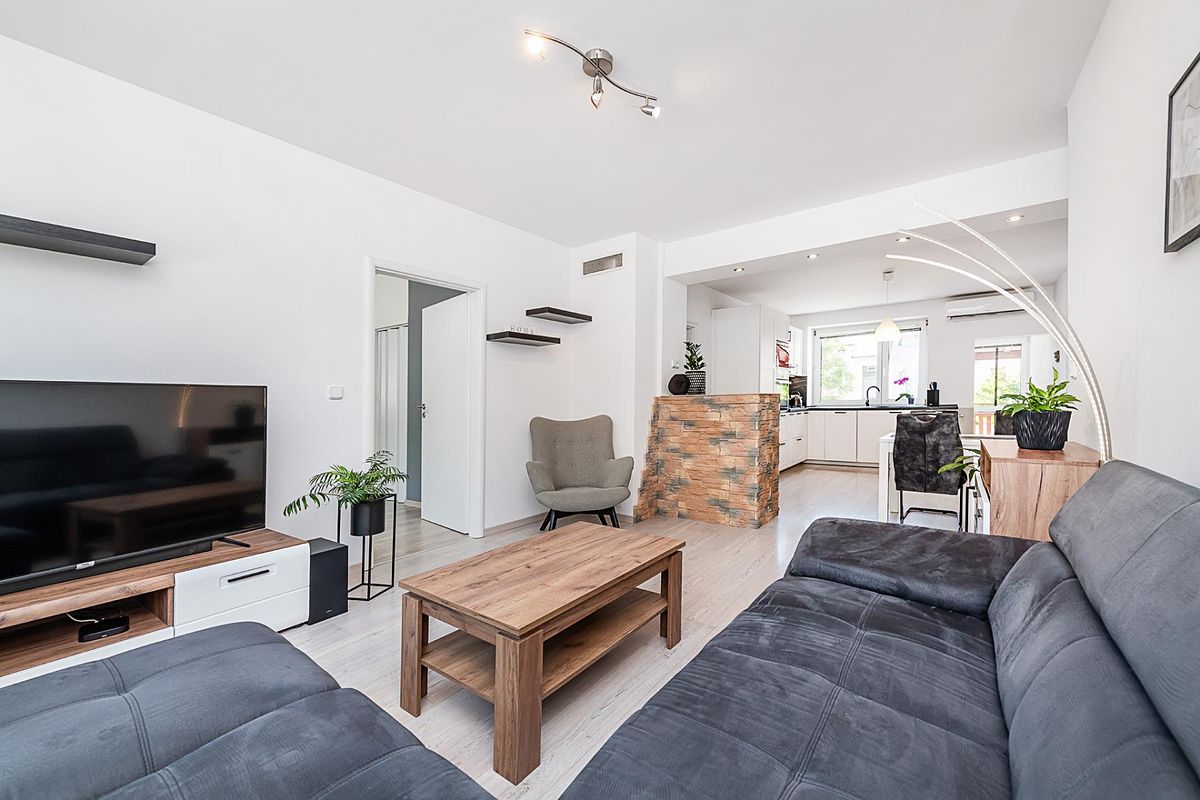 Prodej rodinného domu 210 m², pozemek 375 m² – fotografie 4