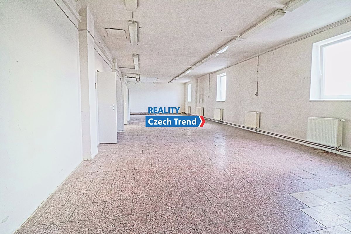 Pronájem skladového prostoru 301 m² – fotografie 2