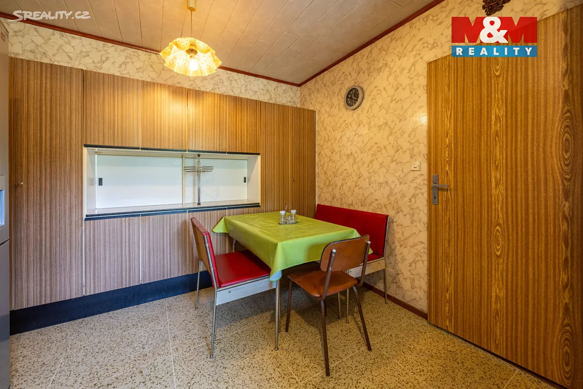 Prodej rodinného domu 226 m², pozemek 980 m² – pohled 6