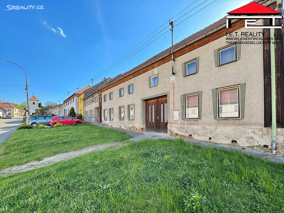 Prodej rodinného domu 300 m², pozemek 1377 m², Skalka